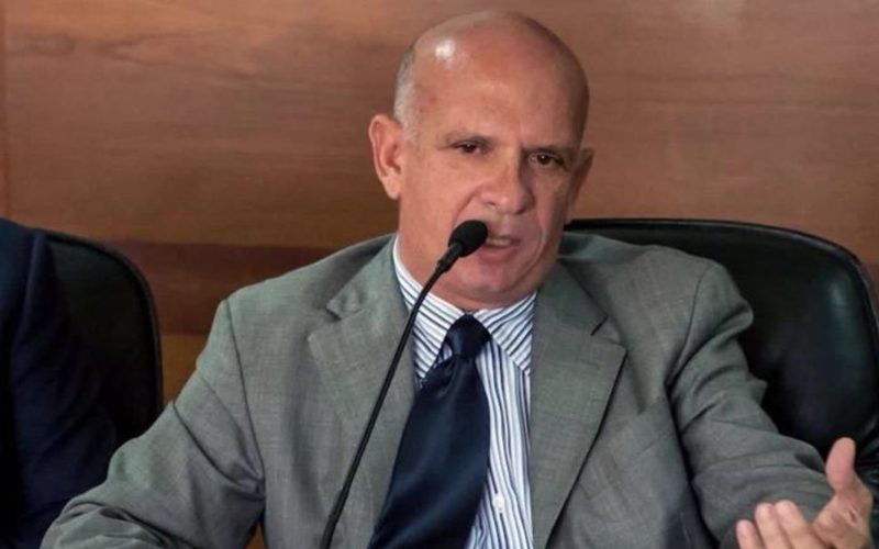 The shadow of extradition looms over Manuel Zelaya amid Hugo “El Pollo” Carvajal’s allegations